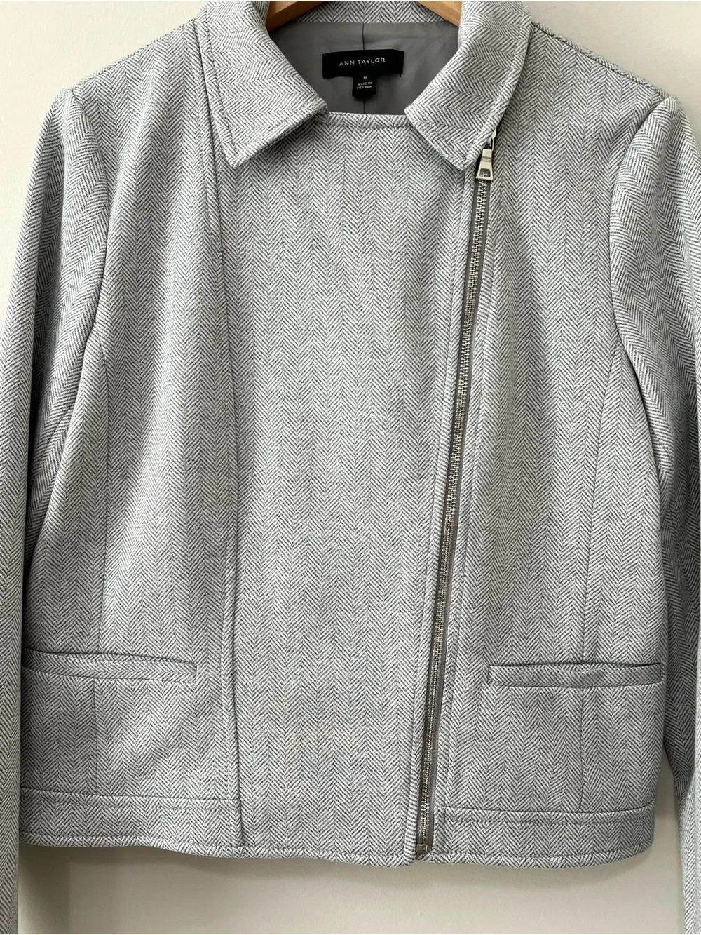Ann Taylor Grey Herringbone Knit Moto Jacket Size M Transitional corporate Chic